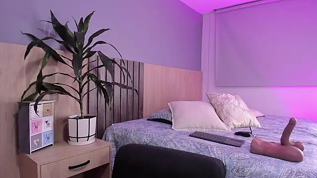 Atenea_Clerk live sex cam