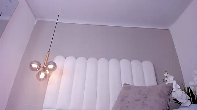 EmilyMiller_22's cam snapshot