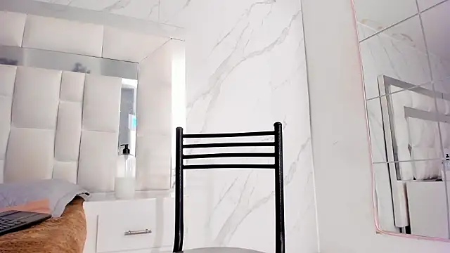 Maia_Park's cam snapshot