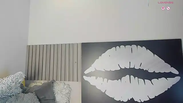 HelenaCole-'s cam snapshot