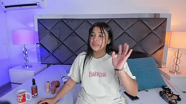 Lucia_fastcollins's cam snapshot