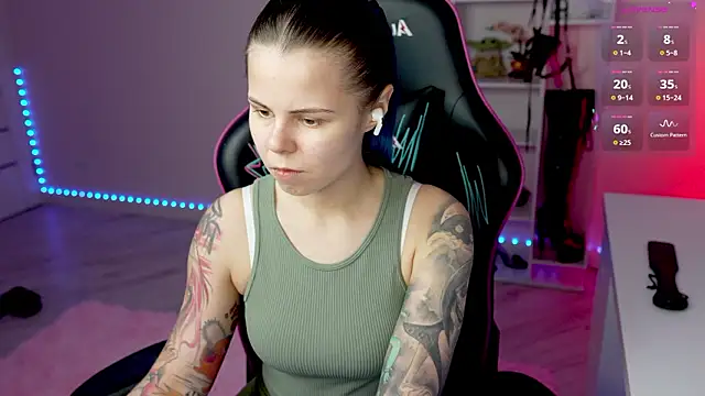 QueenAliceX's cam snapshot