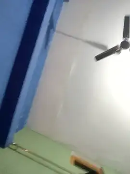 bitch-horny's cam snapshot