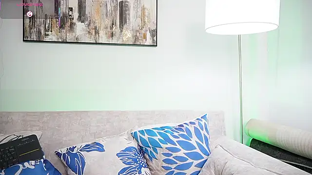 Sara_Charmy's cam snapshot