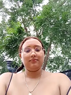 young_dairy01's cam snapshot