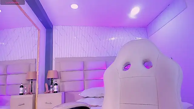 NaomiFrost's cam snapshot