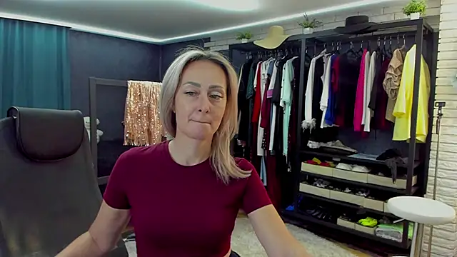 Julia_Cherry_'s cam snapshot