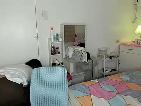 nica_doll live sex cam