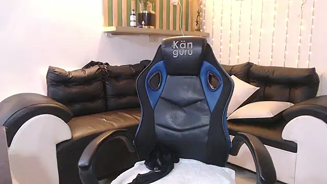 veronica_em1's cam snapshot