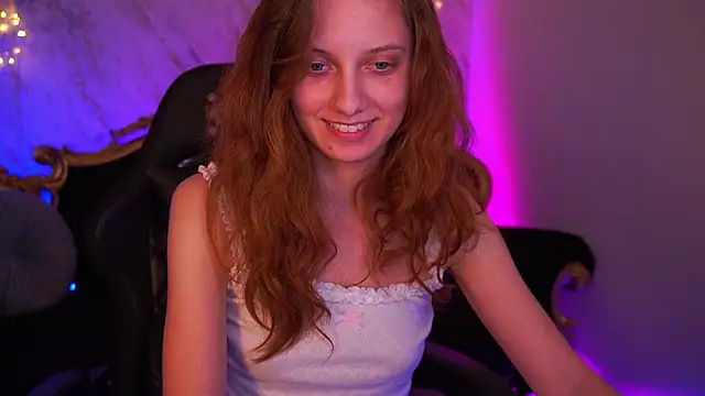 CuteeFoxy live sex cam