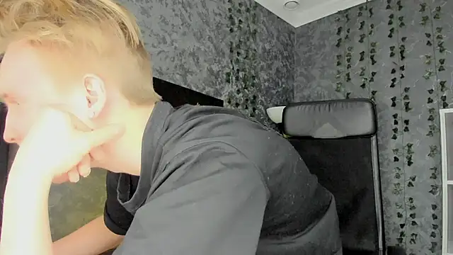 AlexxSweet live sex cam