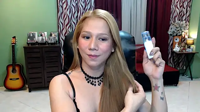 dreamgirlHILARY's cam snapshot