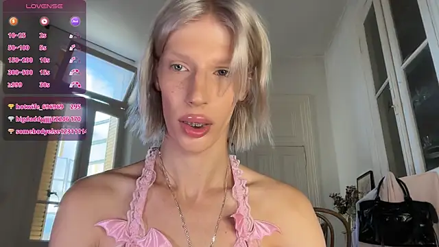 AliceSnowCatt's cam snapshot