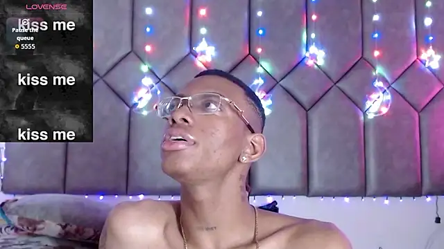 Tiffany_Valentine15's cam snapshot