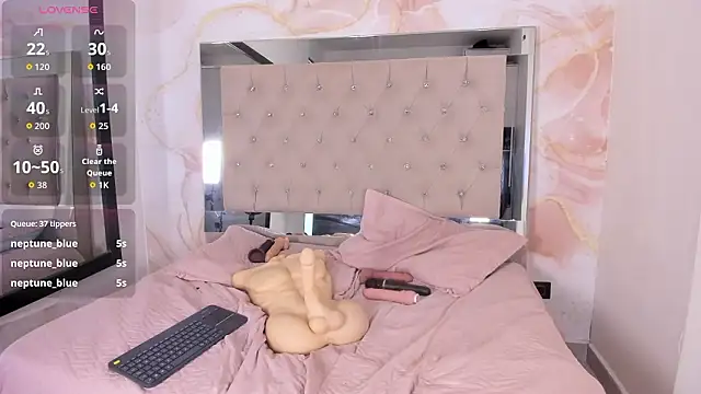 ainaah_'s cam snapshot