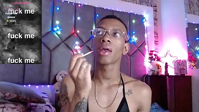 Tiffany_Valentine15's cam snapshot