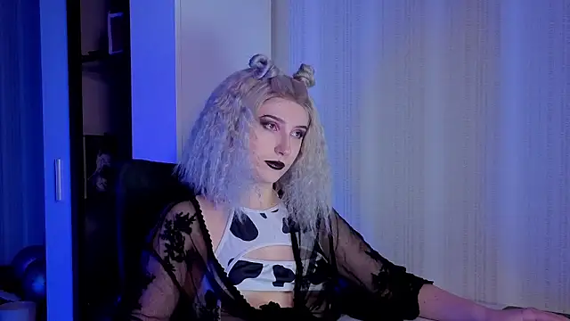 violet-siren-x's cam snapshot