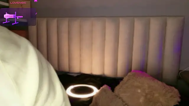 Megan_mooree_'s cam snapshot