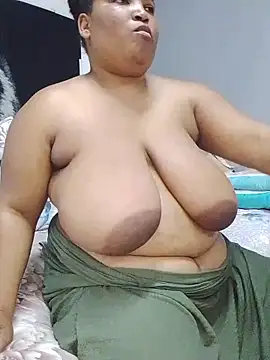 MassiveBoobsxxxx's cam snapshot