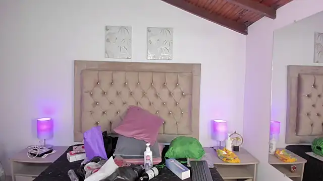 KristalFoxx's cam snapshot