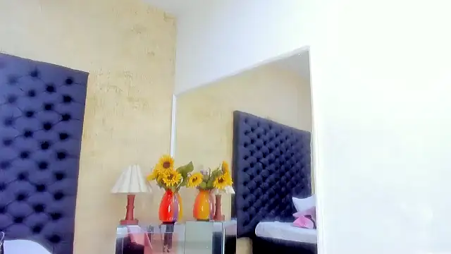 NahomiWhitel live sex cam