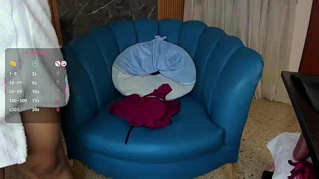 Julie_Markk's cam snapshot