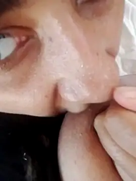 srtsara's cam snapshot