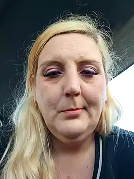 BecciDeluxe live sex cam