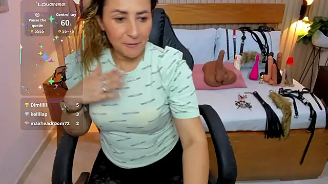 luciana_ballesteros_'s cam snapshot