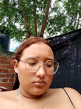 young_dairy01's cam snapshot