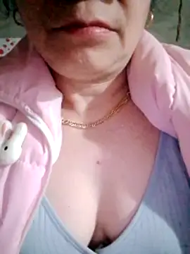 small-house123's cam snapshot