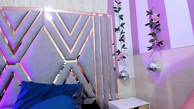 lis_dubois's cam snapshot