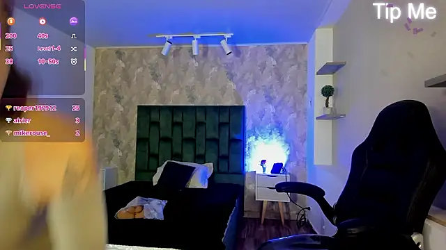 april_dumont's cam snapshot