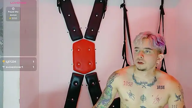 AliceandMax's cam snapshot