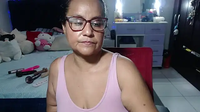 pervert_mommy_'s cam snapshot