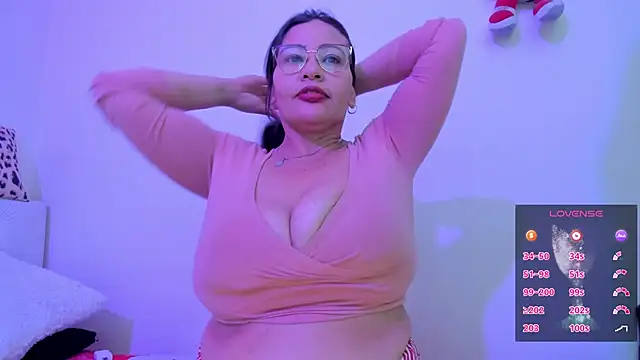 esmeralda_milf's cam snapshot