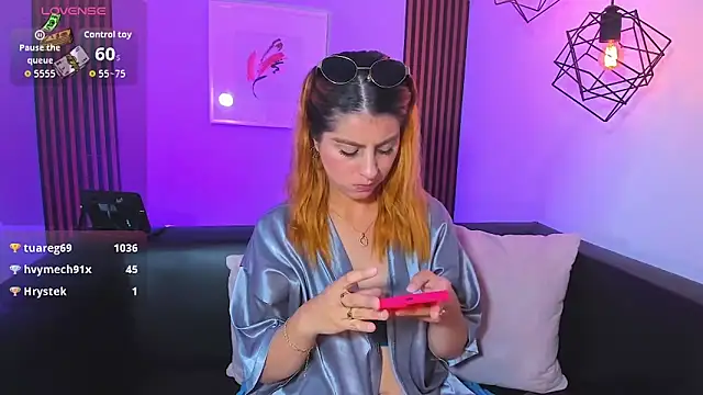 Nahiajhonson_'s cam snapshot