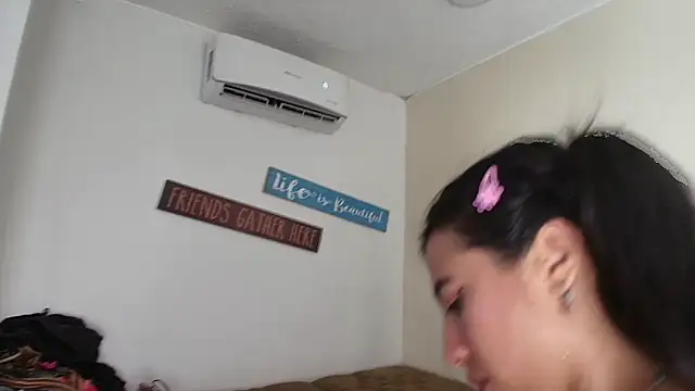 LittlePeach_'s cam snapshot