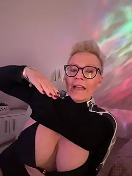 German_Milf live sex cam