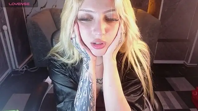 Kitty_fox_b's cam snapshot