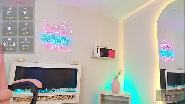 Alice_Vixen's cam snapshot