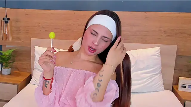 SusanAdams1's cam snapshot