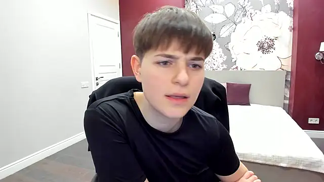 EmiliaYours's cam snapshot