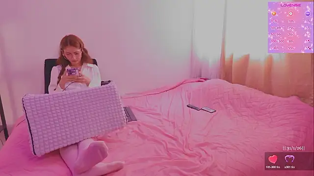 SkinnysCouple live sex cam