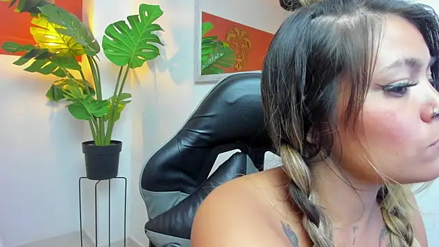 yesenia_villan's cam snapshot