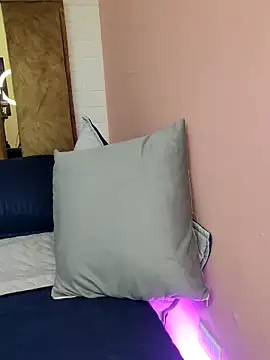 Lauraa_pink12's cam snapshot