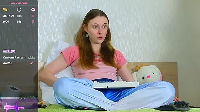 Cowell_Adelina's cam snapshot