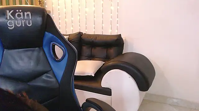 veronica_em1's cam snapshot