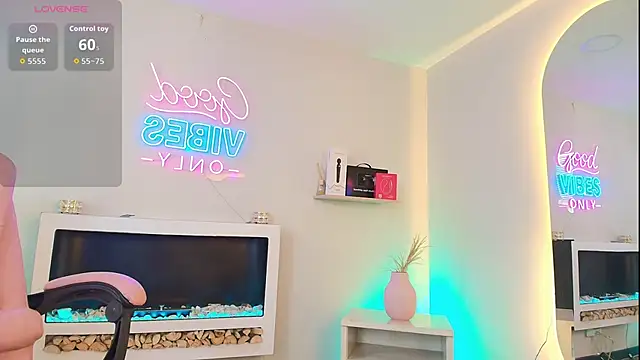 Alice_Vixen's cam snapshot