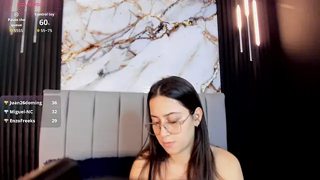 SophieeMoore live sex cam